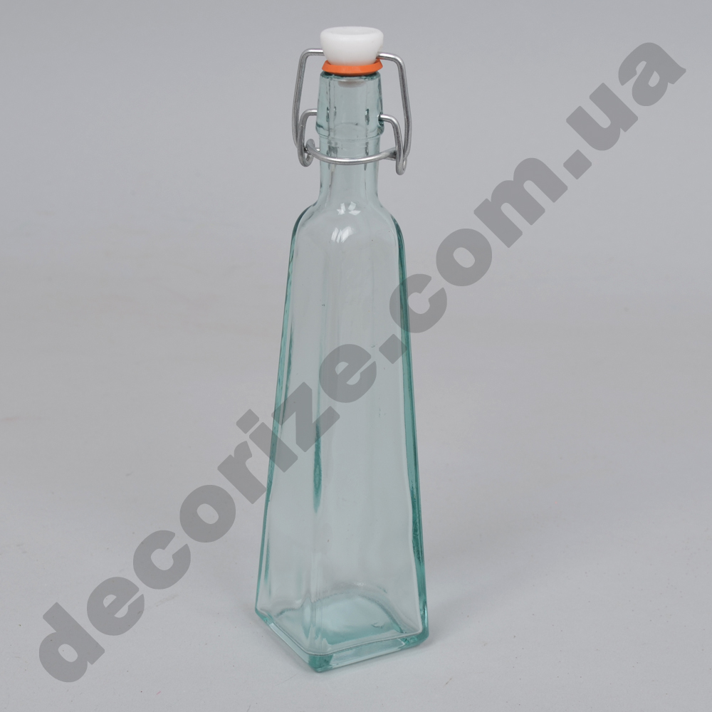 Бутылка с пробкой квадратная